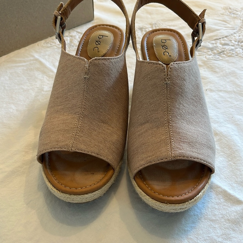 Women’s b.o.c. Canvas Wedge Sandal - Size 10